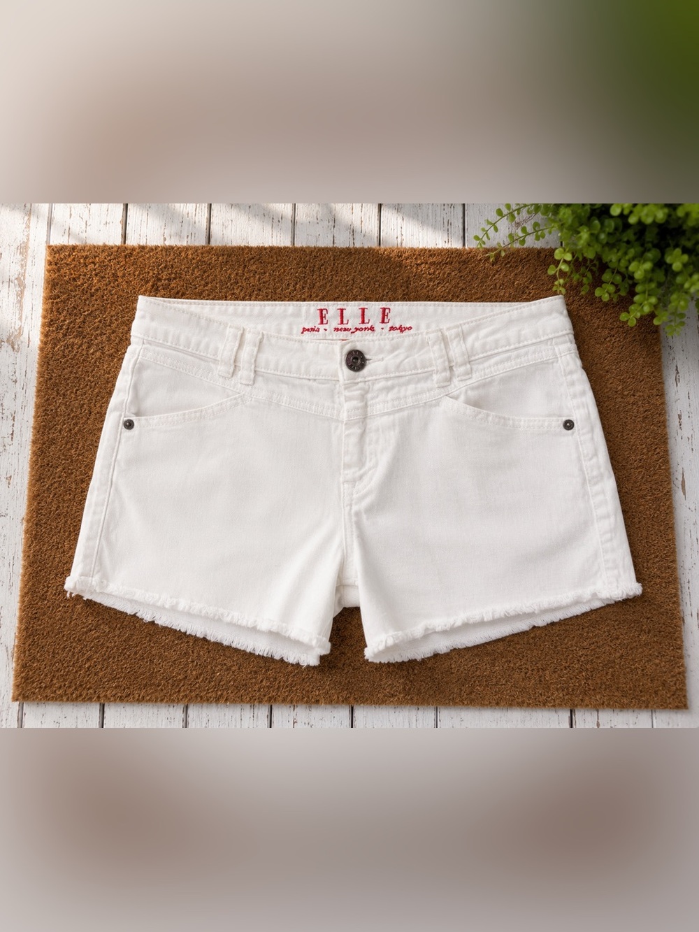 ELLE White Denim Shorts Women's Size 10 Raw Hem Stretch Jean Shorts